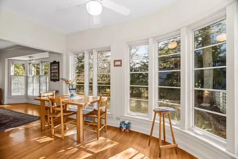 Dining - 324 Davis St, Evanston, IL 60201 photo 4 of 5