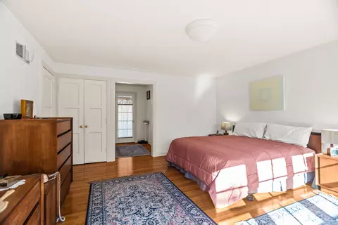 Bedroom - 324 Davis St, Evanston, IL 60201 photo 2 of 5