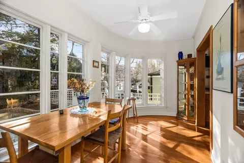 Dining - 324 Davis St, Evanston, IL 60201 photo 5 of 5