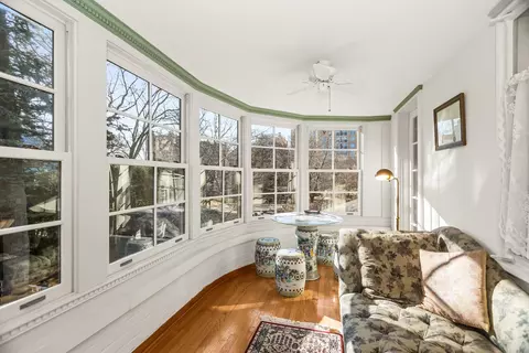 Exterior - 324 Davis St, Evanston, IL 60201 photo 2 of 8