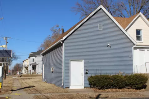 830 W 14th St, Davenport, IA 52804