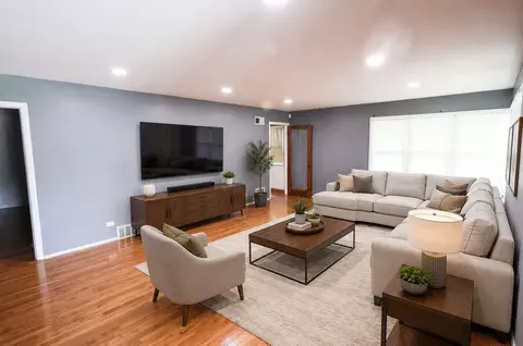 Living - 17405 Longfellow Ave, Hazel Crest, IL 60429 photo 1 of 5