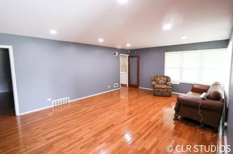 Living - 17405 Longfellow Ave, Hazel Crest, IL 60429 photo 2 of 5
