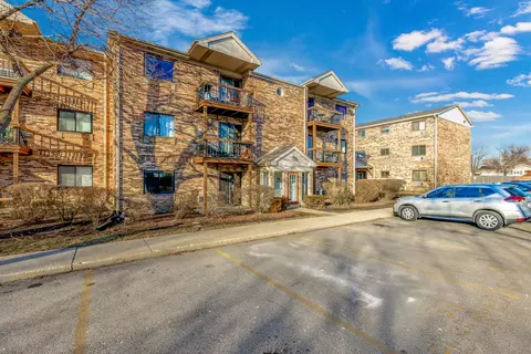 2215 Nichols Rd #21C, Arlington Heights, IL 60004