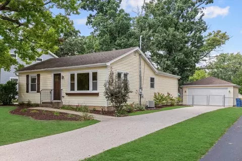 17914 W Twin Lakes Blvd, Grayslake, IL 60030