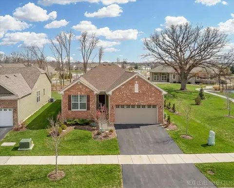 1212 Ardmoor Dr, Crystal Lake, IL 60012