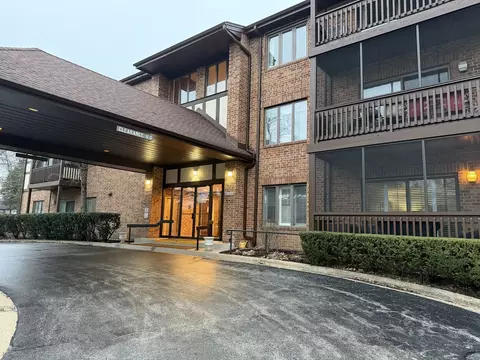 7737 W Golf Dr #101, Palos Heights, IL 60463