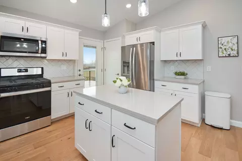 Kitchen - 3 Fedor Cir, Bloomington, IL 61705 photo 10 of 11
