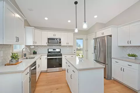 Kitchen - 3 Fedor Cir, Bloomington, IL 61705 photo 8 of 11