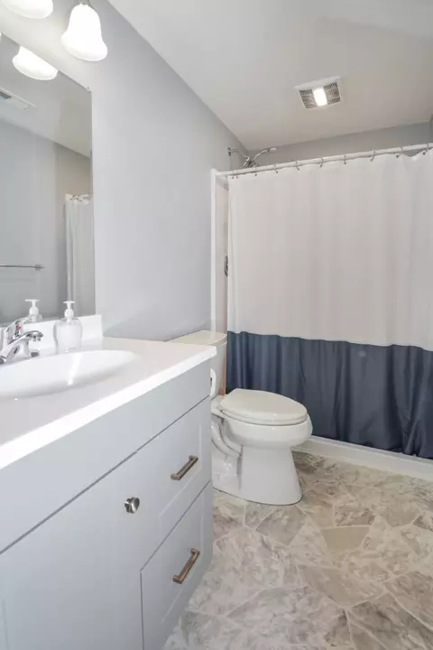 Bath - 3 Fedor Cir, Bloomington, IL 61705 photo 8 of 8