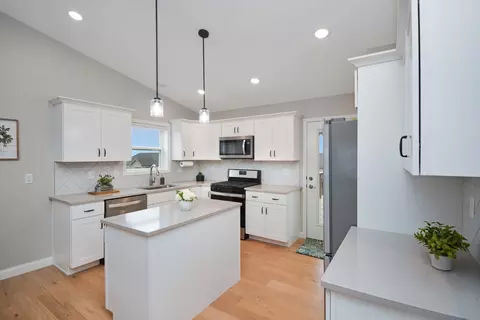 Kitchen - 3 Fedor Cir, Bloomington, IL 61705 photo 6 of 11