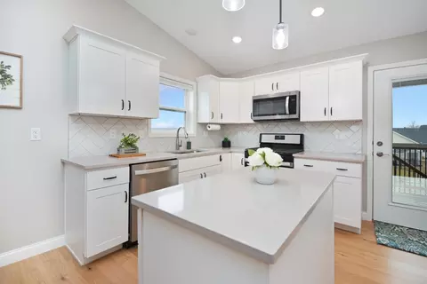 Kitchen - 3 Fedor Cir, Bloomington, IL 61705 photo 7 of 11