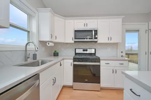 Kitchen - 3 Fedor Cir, Bloomington, IL 61705 photo 4 of 11