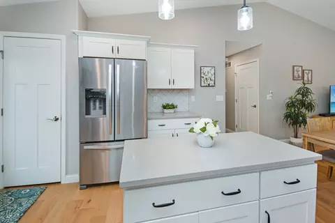 Kitchen - 3 Fedor Cir, Bloomington, IL 61705 photo 5 of 11