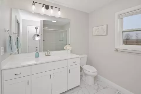 Bath - 3 Fedor Cir, Bloomington, IL 61705 photo 3 of 8