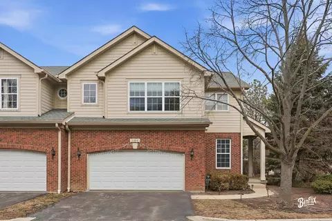 384 W Pointe Dr, Vernon Hills, IL 60061
