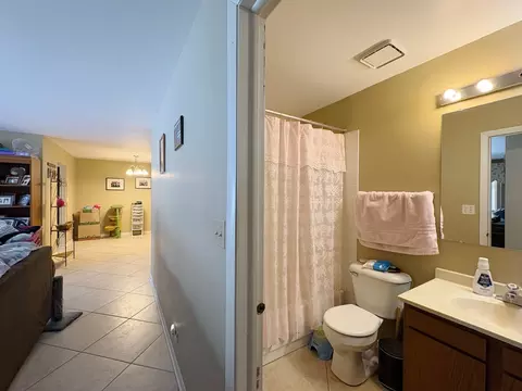 Bath - 2830 Northampton Dr #A1, Rolling Meadows, IL 60008 photo 2 of 2
