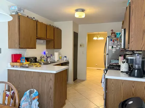 Kitchen - 2830 Northampton Dr #A1, Rolling Meadows, IL 60008 photo 1 of 2