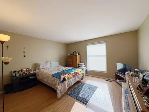 Bedroom - 2830 Northampton Dr #A1, Rolling Meadows, IL 60008 photo 1 of 4