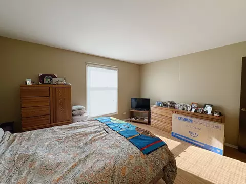 Bedroom - 2830 Northampton Dr #A1, Rolling Meadows, IL 60008 photo 2 of 4