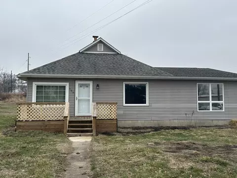 105 N Epperson Dr, Mcleansboro, IL 62859