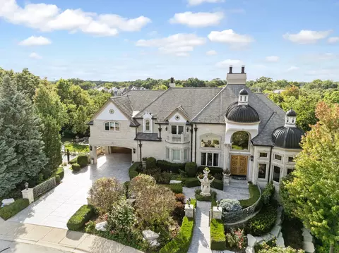 51 Ford Ln, Naperville, IL 60565