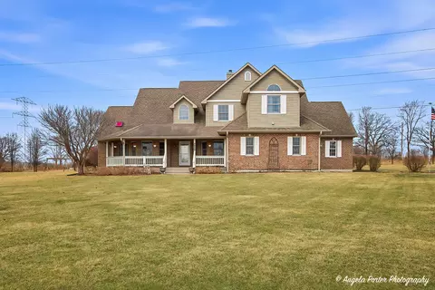 3920 Highview Dr, Crystal Lake, IL 60012