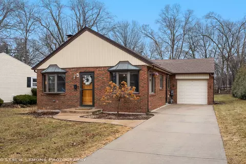4 Lincoln Ct, Lombard, IL 60148