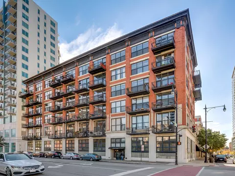 1601 S Michigan Ave #502, Chicago, IL 60616