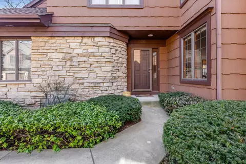1109 Ponderosa Ct, Darien, IL 60561
