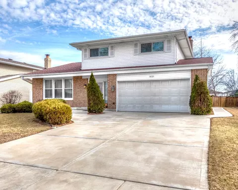 1651 W Goldengate Dr, Addison, IL 60101
