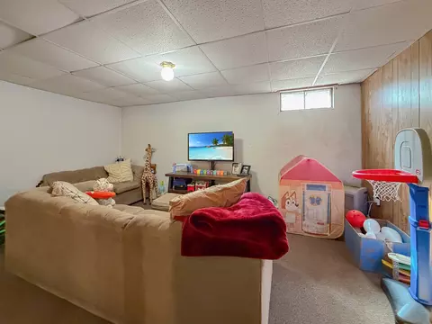 Living - 1506 S Walnut Ave, Freeport, IL 61032 photo 4 of 4
