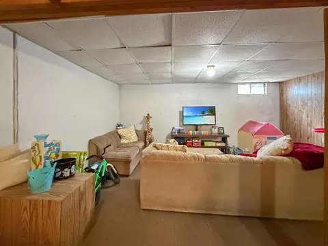 Living - 1506 S Walnut Ave, Freeport, IL 61032 photo 3 of 4