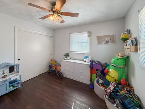 Bedroom - 1506 S Walnut Ave, Freeport, IL 61032 photo 4 of 4