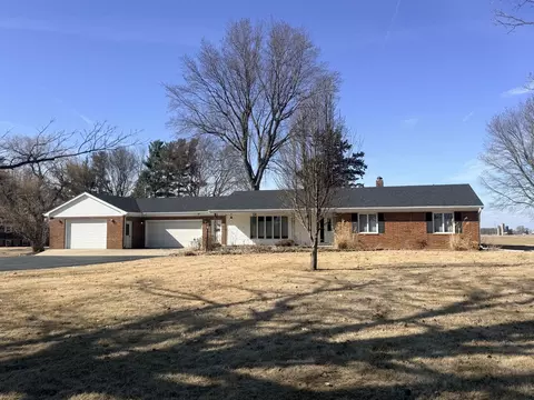 102 W Oak Ln, La Moille, IL 61330