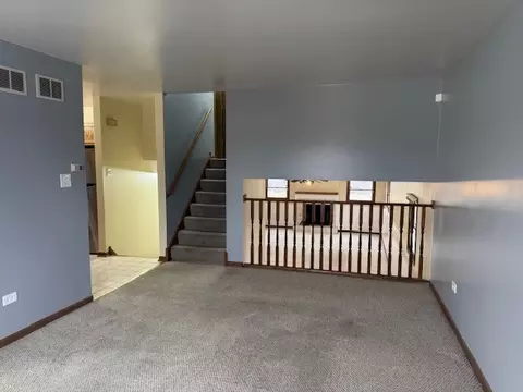 Living - 910 E 152nd Pl, Phoenix, IL 60426 photo 2 of 4