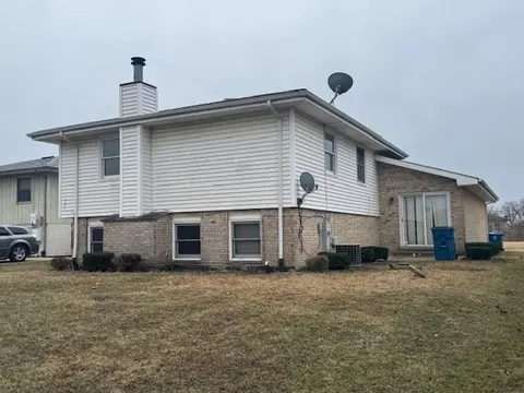 Exterior - 910 E 152nd Pl, Phoenix, IL 60426 photo 3 of 4