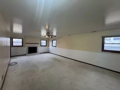 Living - 910 E 152nd Pl, Phoenix, IL 60426 photo 3 of 4