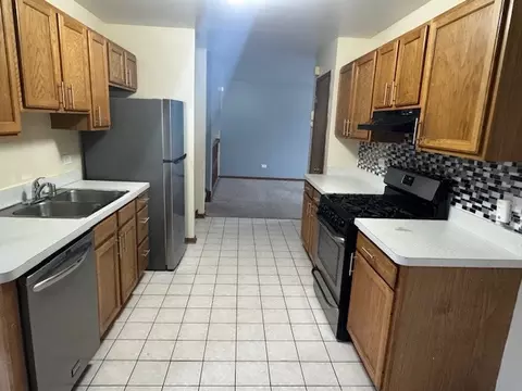 Kitchen - 910 E 152nd Pl, Phoenix, IL 60426 photo 1 of 4