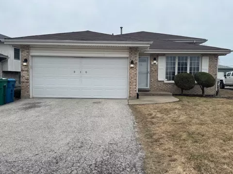 Exterior - 910 E 152nd Pl, Phoenix, IL 60426 photo 2 of 4
