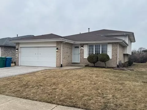 910 E 152nd Pl, Phoenix, IL 60426