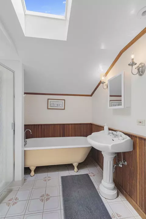 Bath - 7019 Johnsburg Rd, Spring Grove, IL 60081 photo 3 of 3