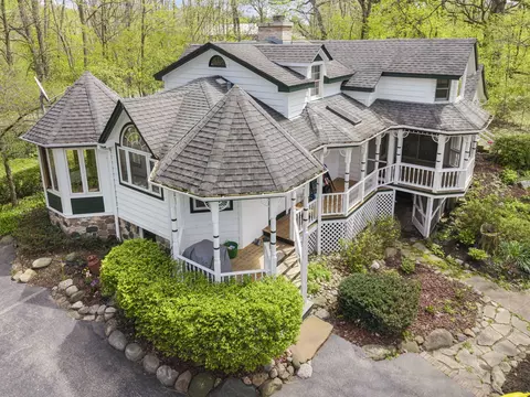 7019 Johnsburg Rd, Spring Grove, IL 60081