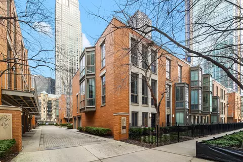 438 E North Water St, Chicago, IL 60611