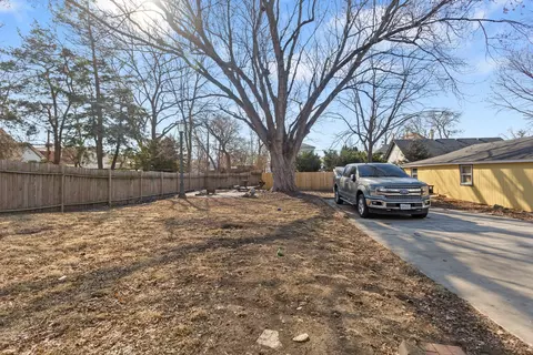Exterior - 371 North St, Elgin, IL 60120 photo 2 of 3