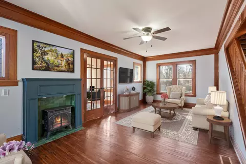 Living - 371 North St, Elgin, IL 60120 photo 1 of 2