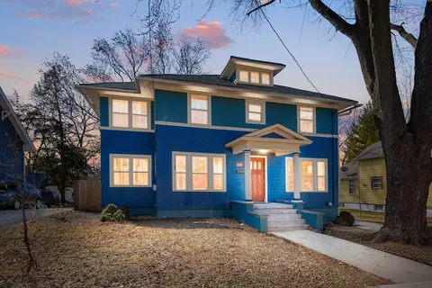 371 North St, Elgin, IL 60120