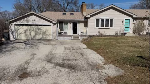 21 W506 Terrace Dr, Medinah, IL 60157
