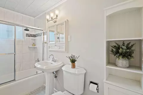 Bath - 646 68th St, Willowbrook, IL 60527 photo 2 of 2