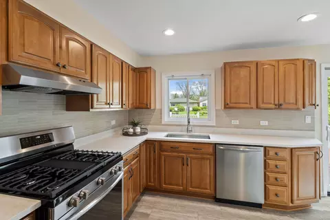 Kitchen - 646 68th St, Willowbrook, IL 60527 photo 3 of 3